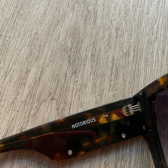 quay australia notorious tortoise brown oversized square sunglasses eyewear new - Picture 4 of 4